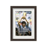 صورة مارادونا يرفع كأس العالم 1986