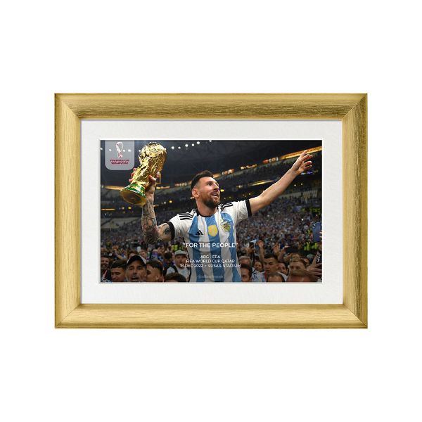 صورة ميسي يرفع كأس العالم 2022 (2)