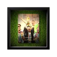 صورة ميسي يرفع كأس العالم 2022 - عشبية مضيئة