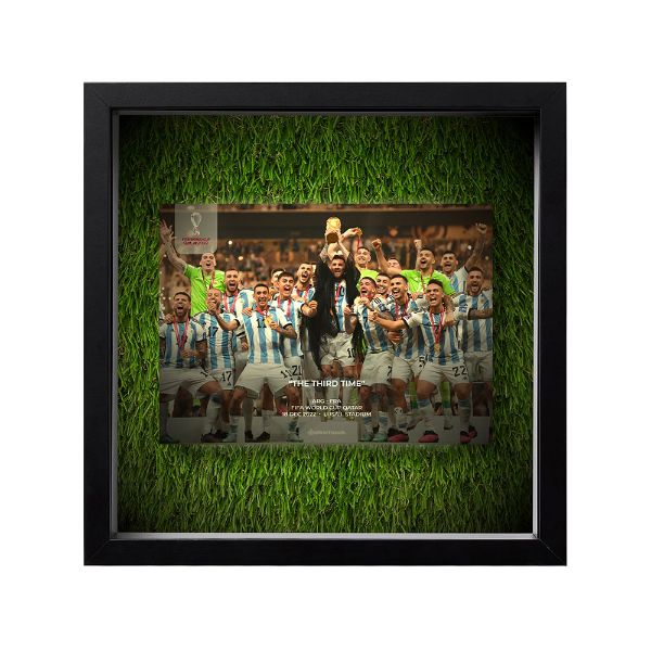 صورة تتويج منتخب الأرجنتين 2022 - عشبية مضيئة