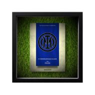 صورة شعار انترميلان - خلفية بيضاء - عشبية مضيئة