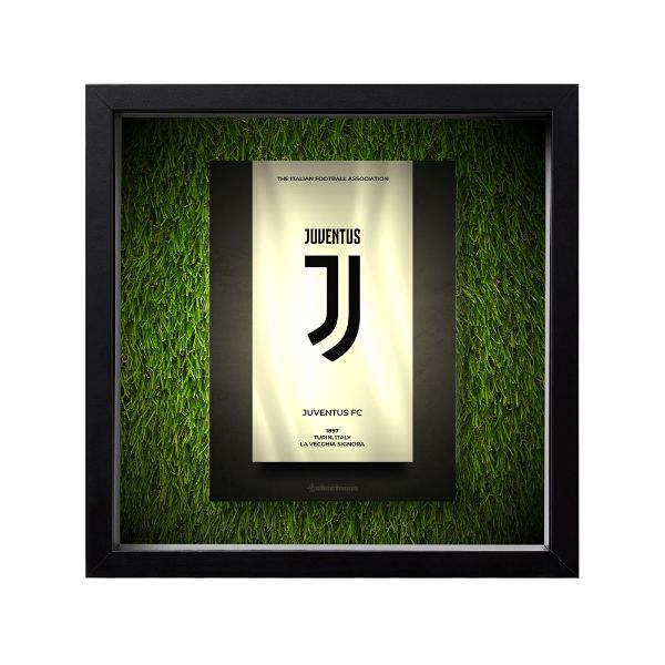 صورة شعار يوفينتوس - خلفية سوداء - عشبية مضيئة