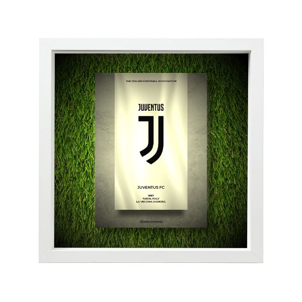 صورة شعار يوفينتوس - خلفية بيضاء - عشبية مضيئة