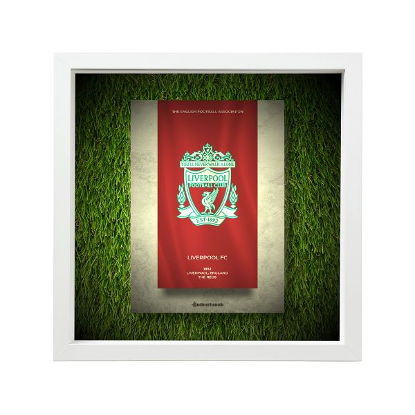 صورة شعار ليفربول - خلفية بيضاء - عشبية مضيئة