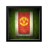 صورة شعار مانشستر يونايتد - خلفية بيضاء - عشبية مضيئة