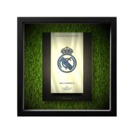 صورة شعار ريال مدريد - خلفية سوداء - عشبية مضيئة