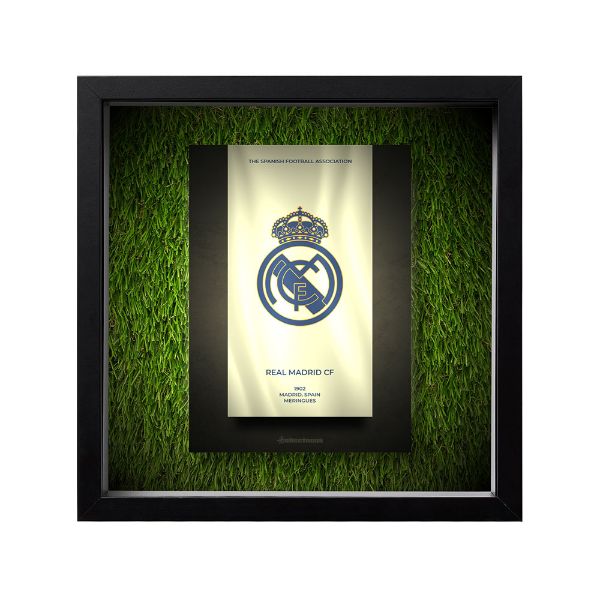 صورة شعار ريال مدريد - خلفية سوداء - عشبية مضيئة