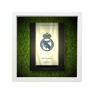 صورة شعار ريال مدريد - خلفية سوداء - عشبية مضيئة